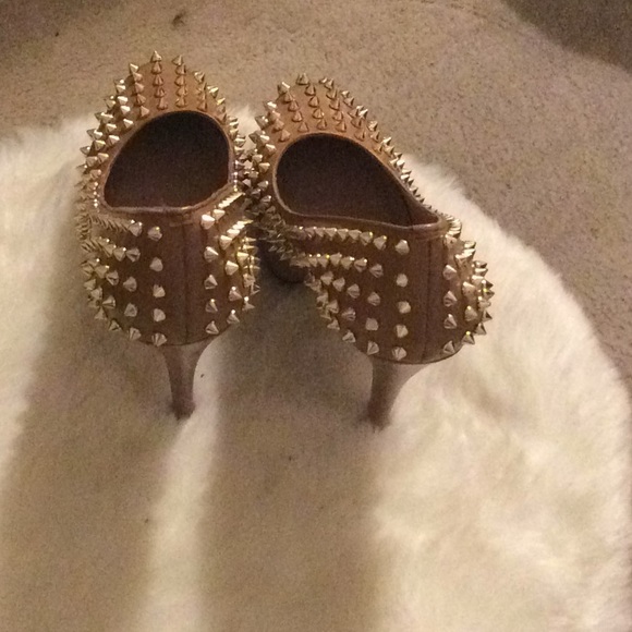 Spiked stiletto platform pump - Picture 7 of 8